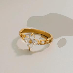 Clover Ring